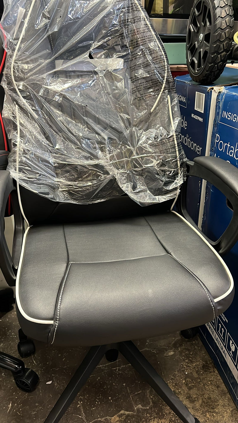 Insignia™ - Essential PC Gaming Chair - Black