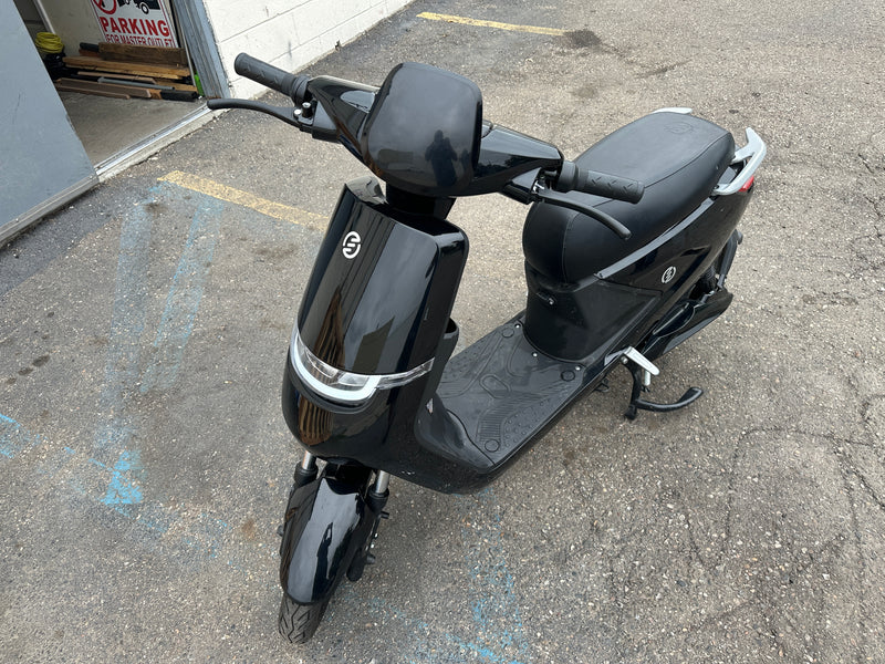 SWFT - MAXX Electric Moped Scooter w/ 38mi Max Operating Range & 19.8 mph Max Speed - Black